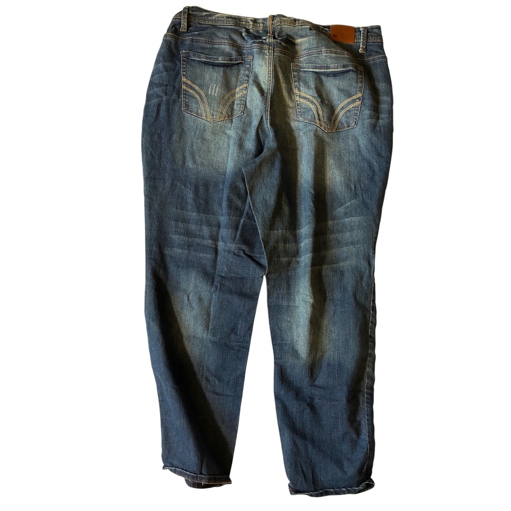 Cato Women's Distressed Cropped Capri Jeans Sz 22W Blue Stretch Denim Plus Size - Picture 6 of 6